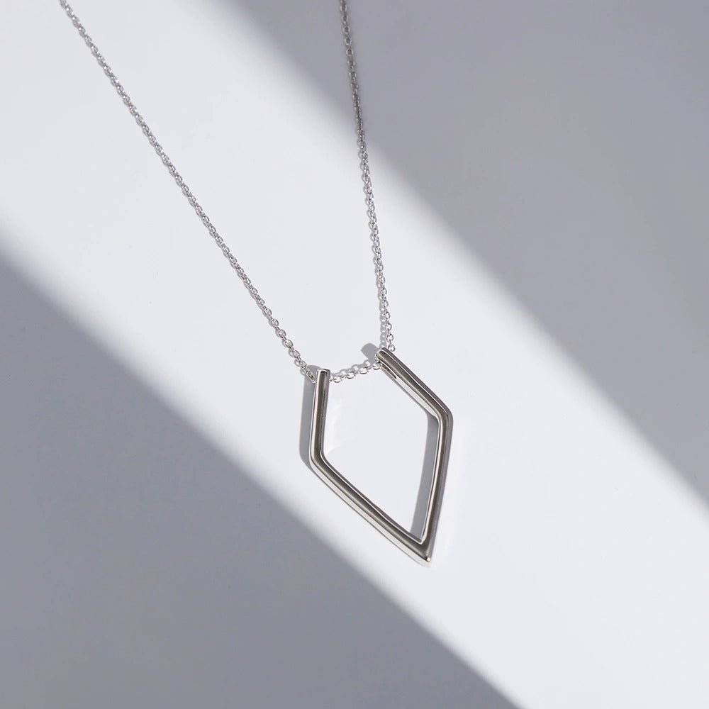 What is a Ring Holder Necklace? A Stylish and Sentimental Keepsake - United Bracelets